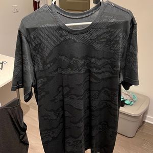Lululemon men’s metal vent tech breathe size large